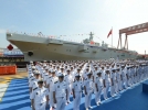 中国海军首艘两栖攻击舰下水