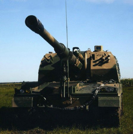 s8 j     中国二代155自行火炮的技术指标, 在90年代末期进行了较大